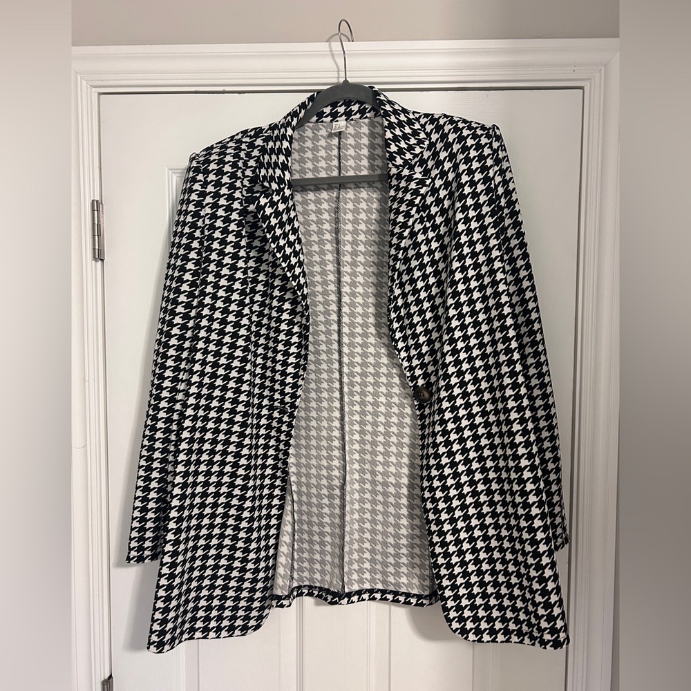 Chic Houndstooth Women's Blazer